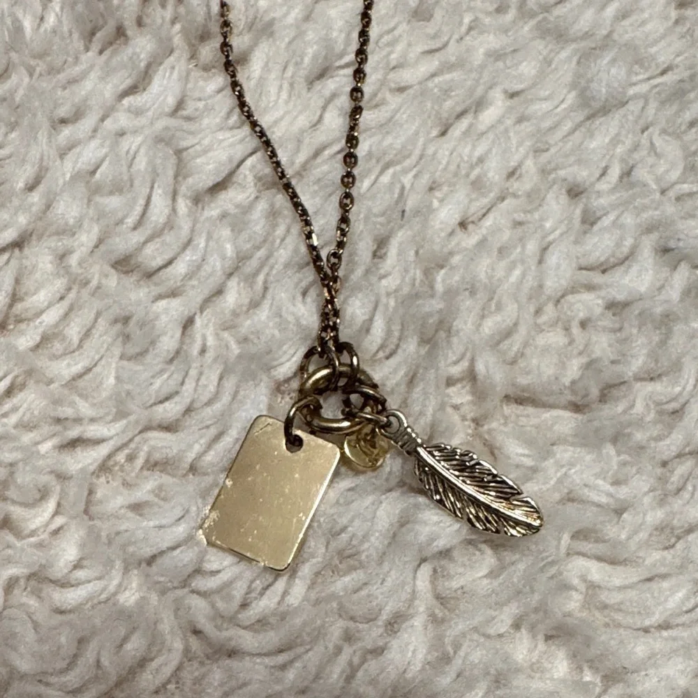 ✨ Gold Charm Necklace – Gently Worn ✨